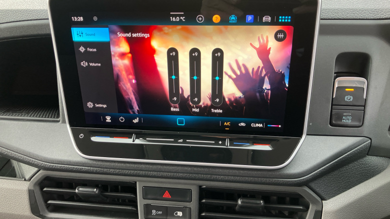 Volkswagen Crafter Cr35 Mwb Diesel 4Motion 2.0 TDI 177PS Commerce Plus Low Roof Van Auto